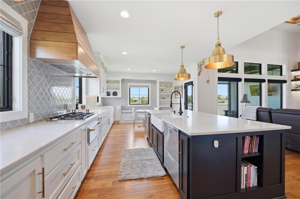 4261 Lakeshore Drive