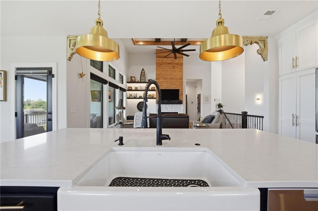 4261 Lakeshore Drive