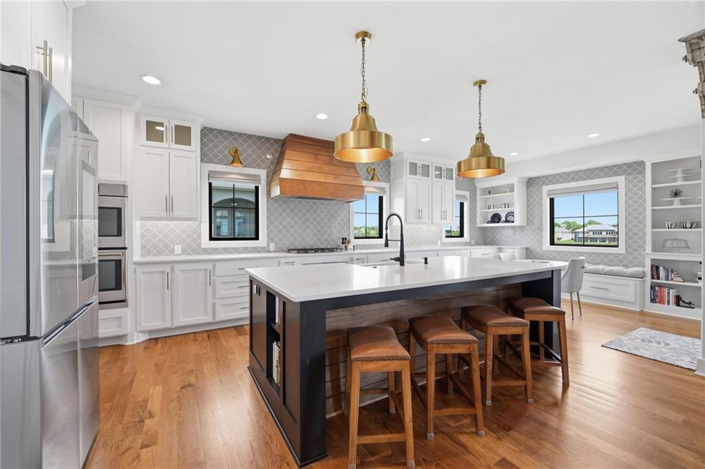 4261 Lakeshore Drive