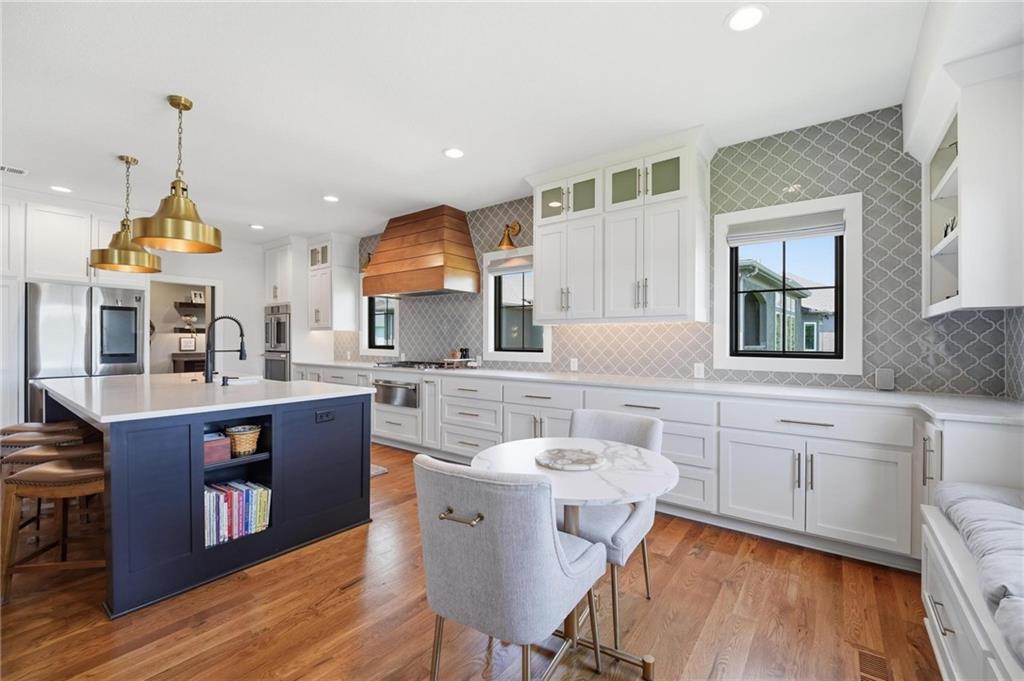 4261 Lakeshore Drive