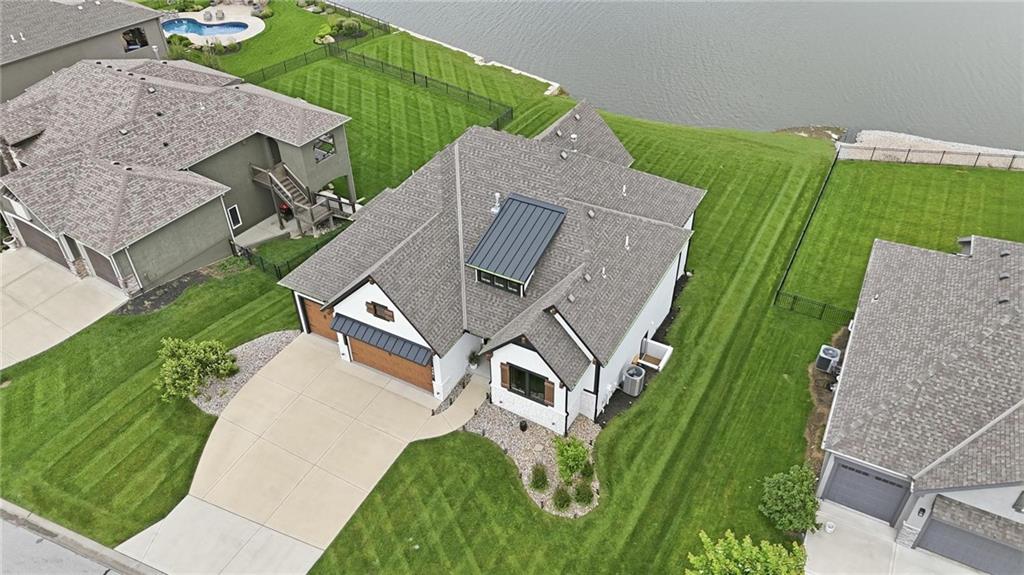 4261 Lakeshore Drive