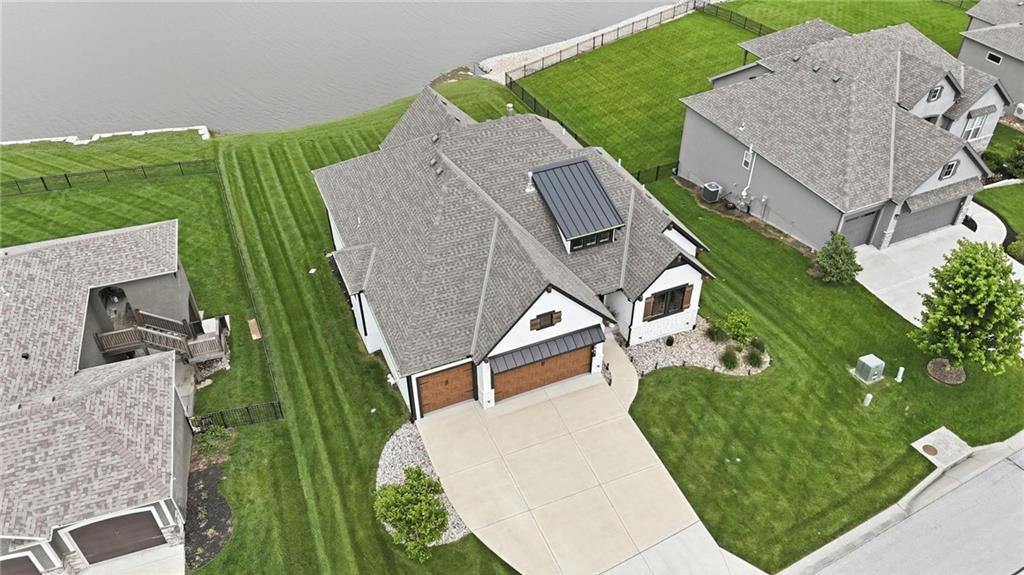 4261 Lakeshore Drive