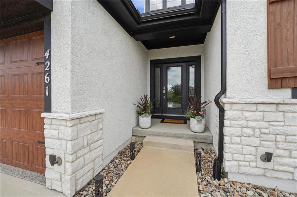 4261 Lakeshore Drive