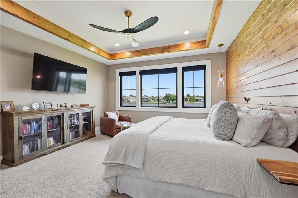 4261 Lakeshore Drive