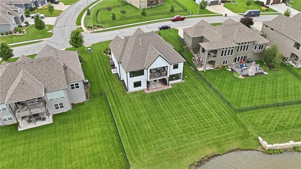 4261 Lakeshore Drive