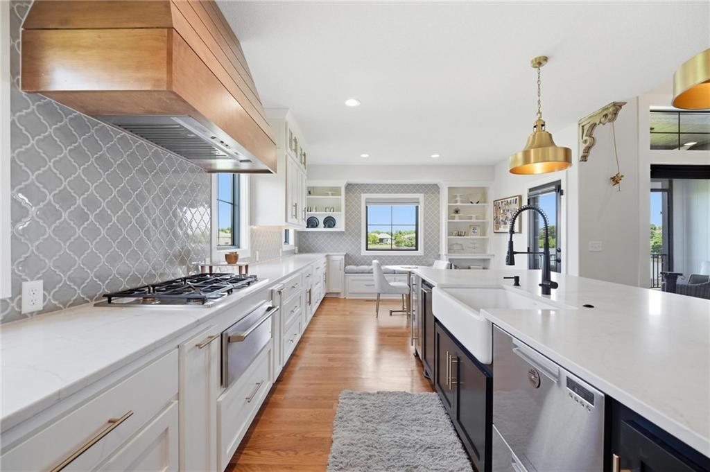 4261 Lakeshore Drive