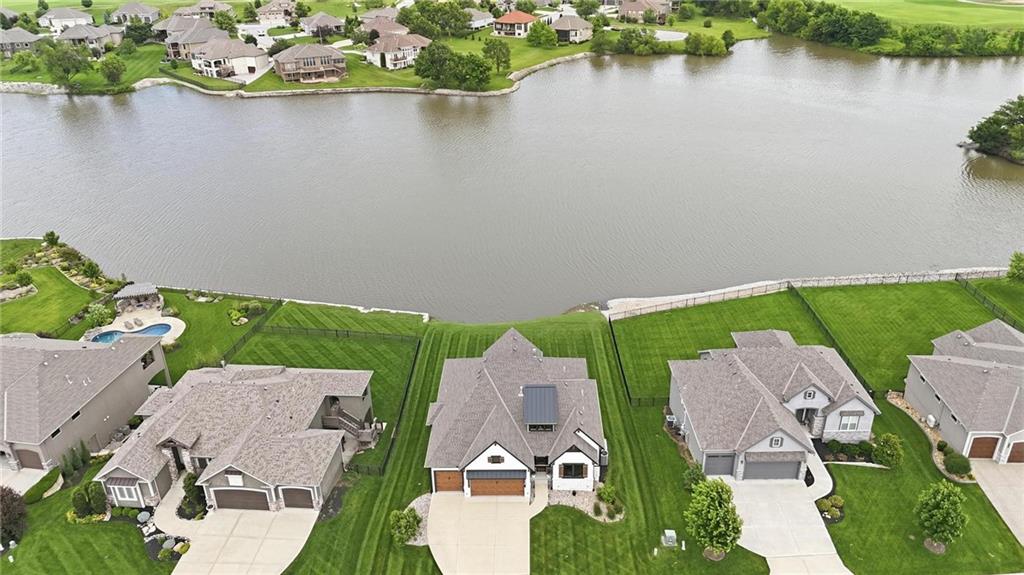 4261 Lakeshore Drive