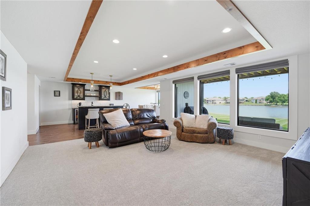 4261 Lakeshore Drive