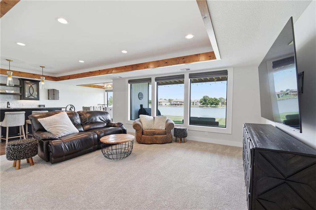 4261 Lakeshore Drive