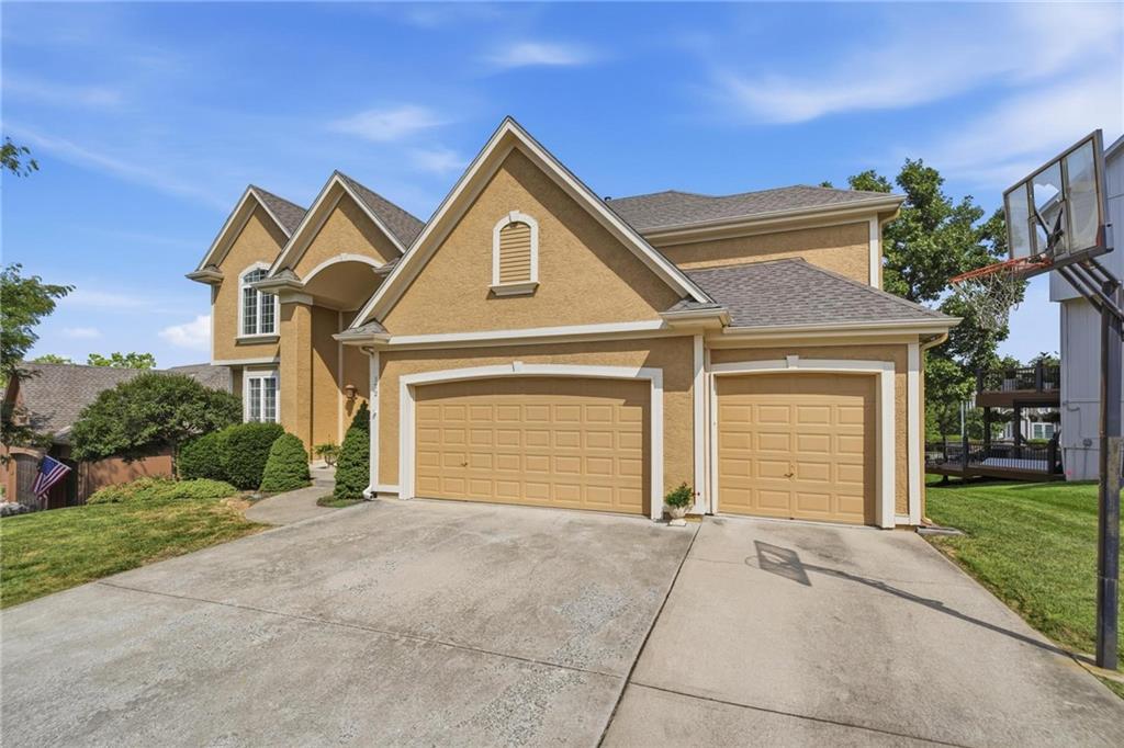 172 NE Hidden Ridge Lane