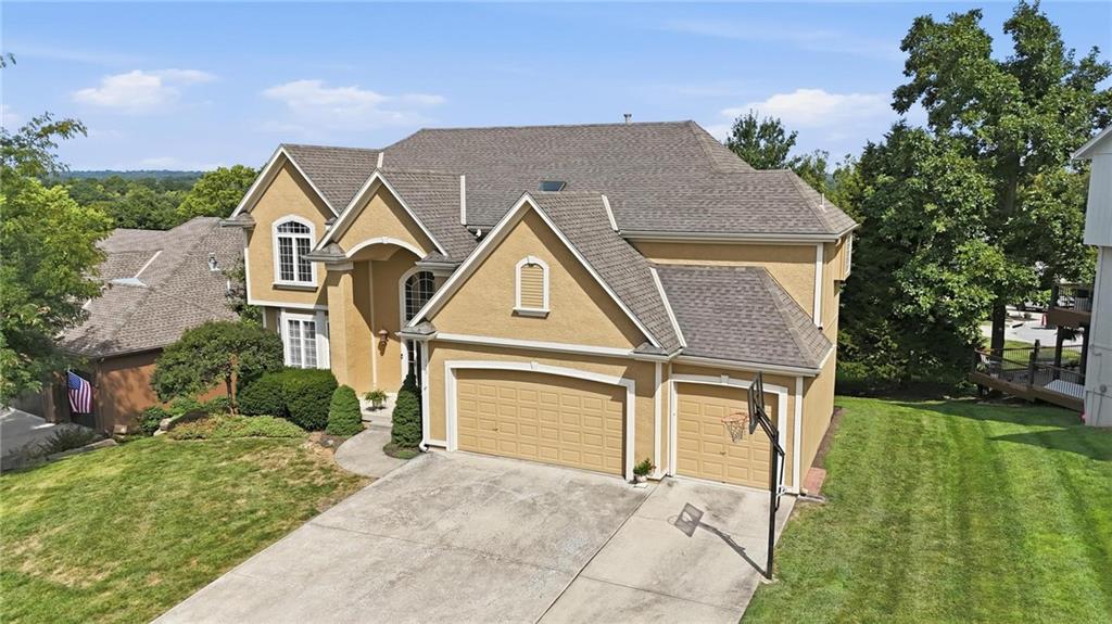 172 NE Hidden Ridge Lane