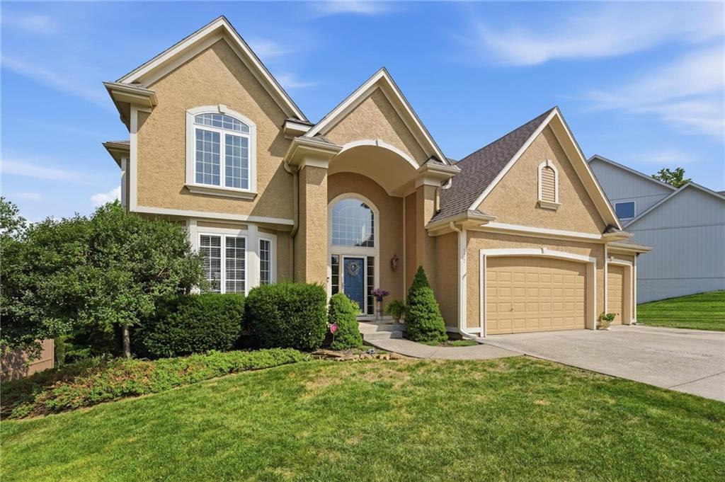 172 NE Hidden Ridge Lane