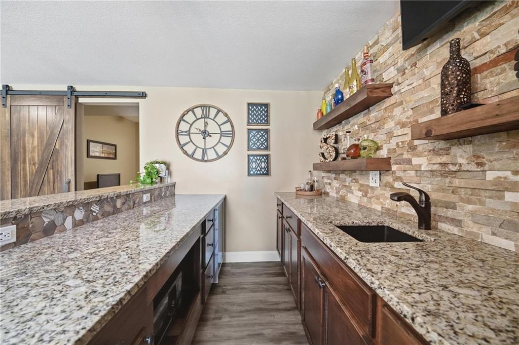 172 NE Hidden Ridge Lane