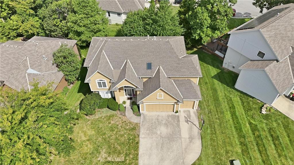 172 NE Hidden Ridge Lane
