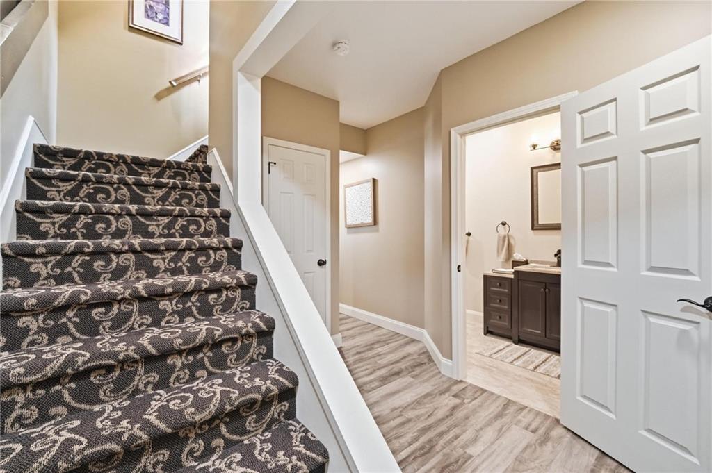 172 NE Hidden Ridge Lane