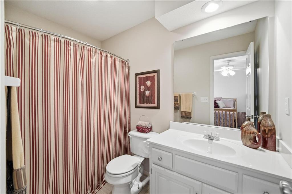 172 NE Hidden Ridge Lane