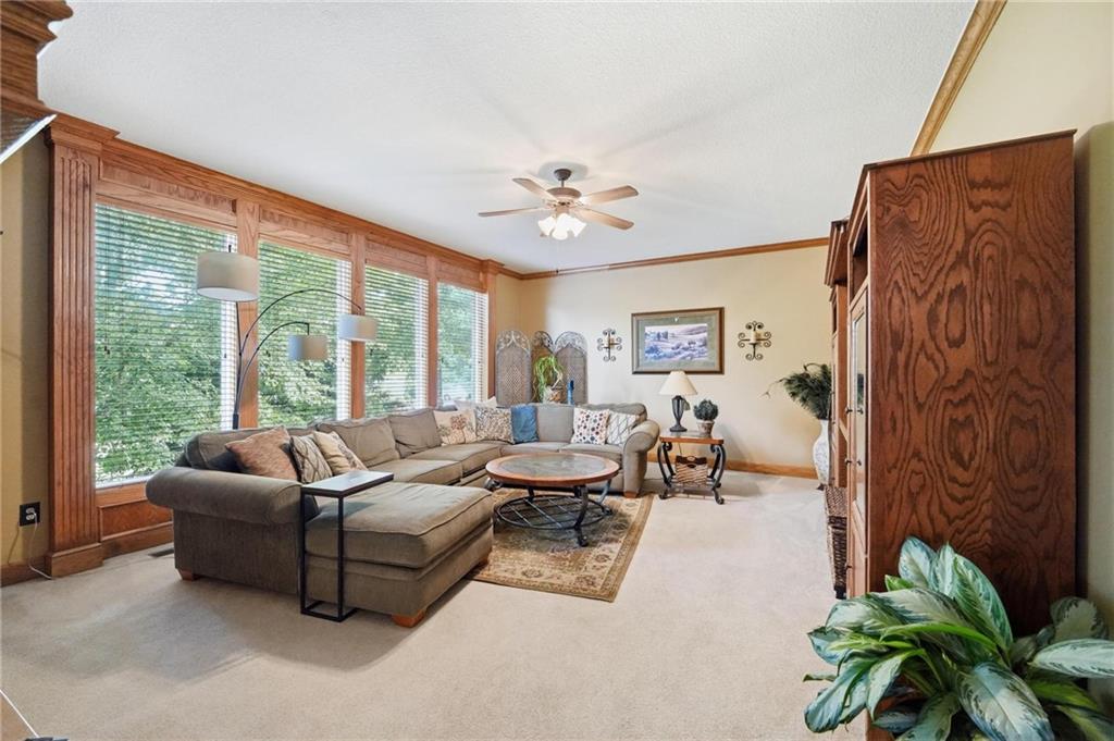 172 NE Hidden Ridge Lane
