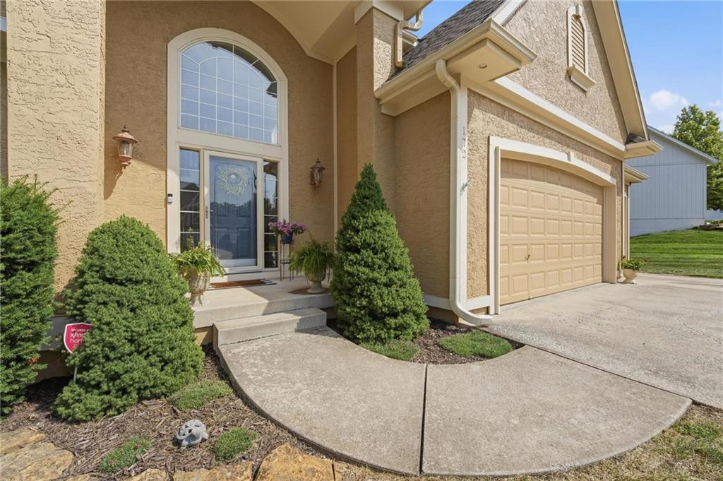 172 NE Hidden Ridge Lane