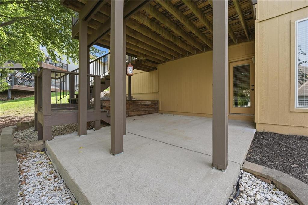 172 NE Hidden Ridge Lane
