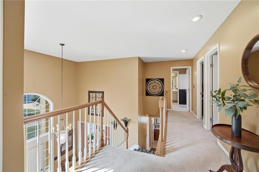 172 NE Hidden Ridge Lane