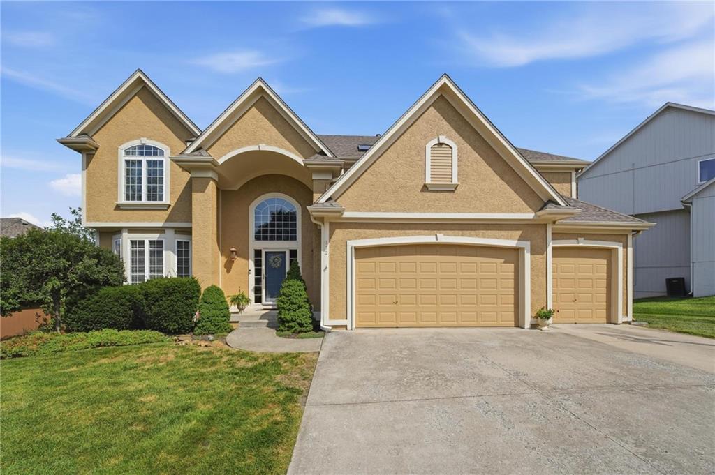 172 NE Hidden Ridge Lane