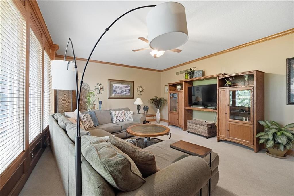 172 NE Hidden Ridge Lane