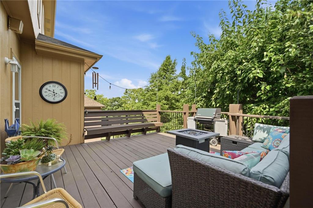 172 NE Hidden Ridge Lane
