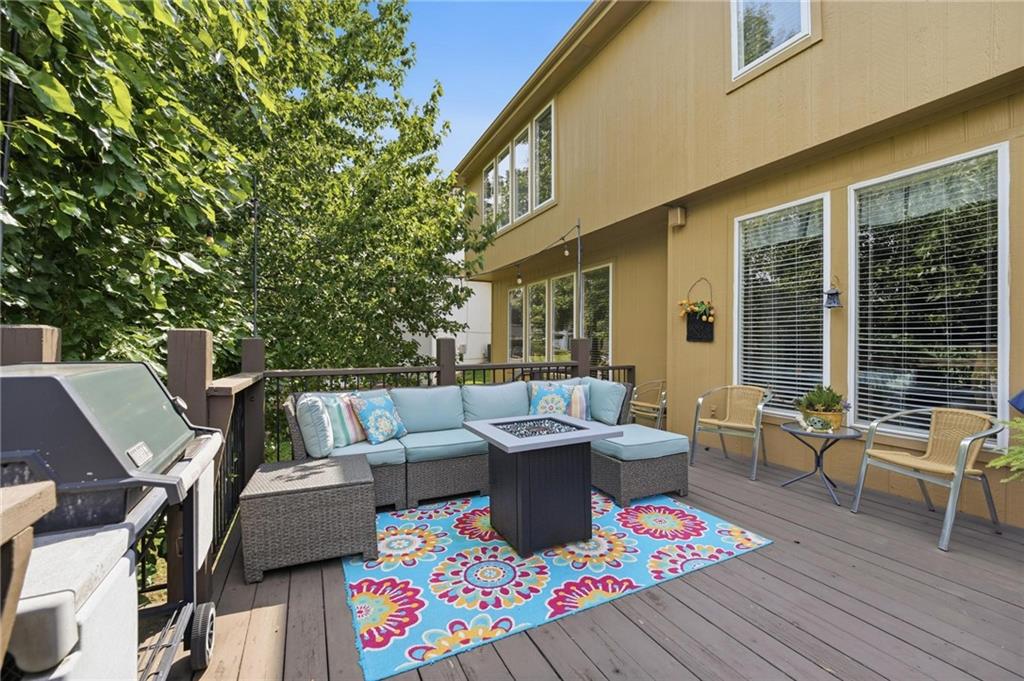 172 NE Hidden Ridge Lane