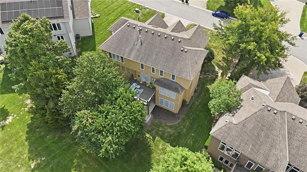172 NE Hidden Ridge Lane