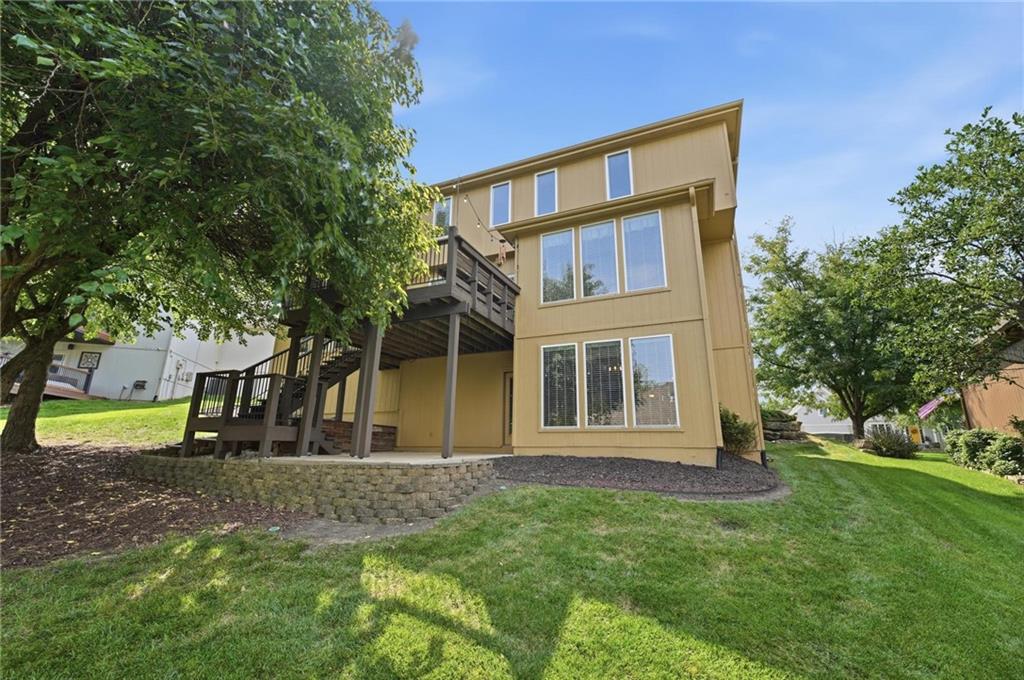 172 NE Hidden Ridge Lane