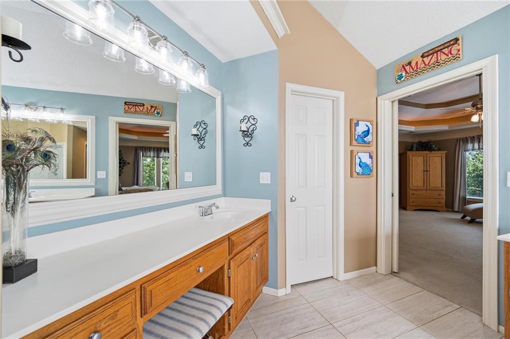 172 NE Hidden Ridge Lane