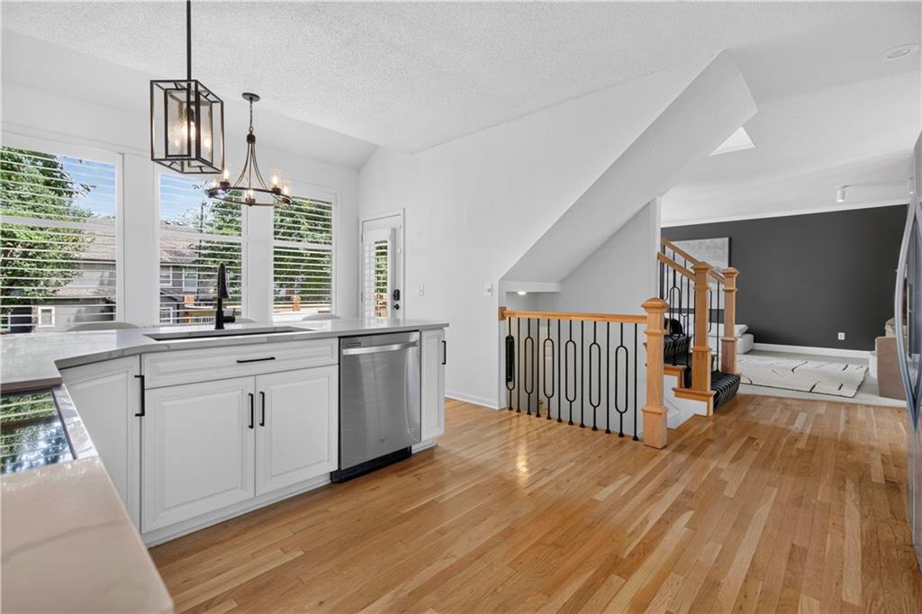 5210 W 157TH Place