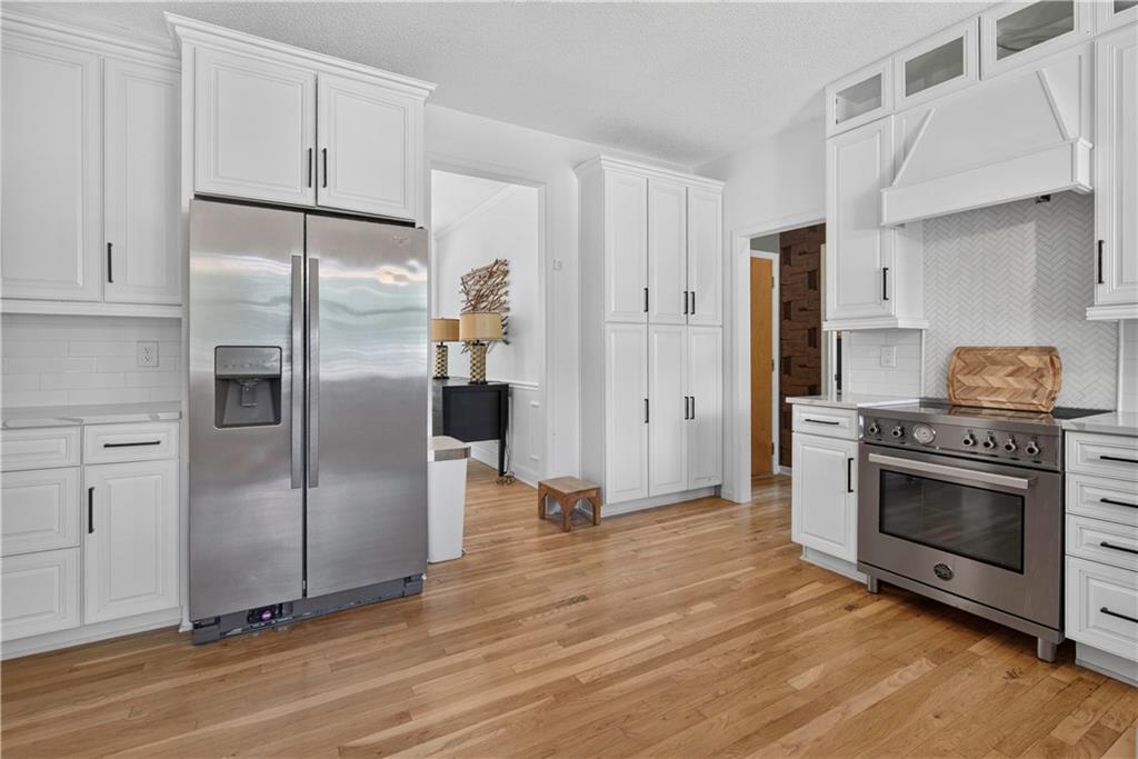 5210 W 157TH Place