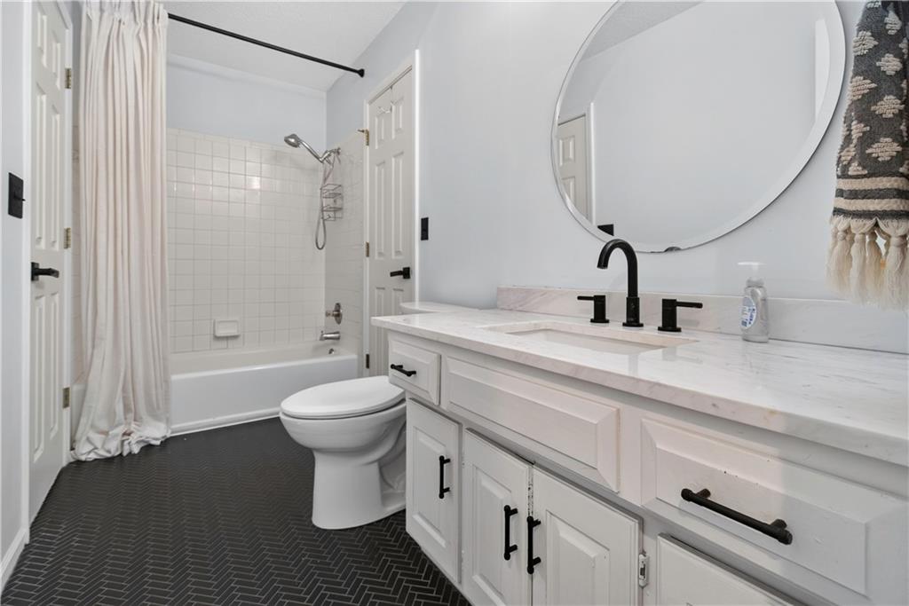 5210 W 157TH Place
