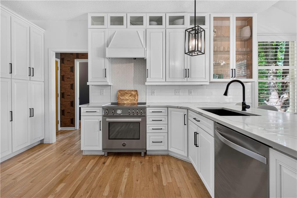 5210 W 157TH Place
