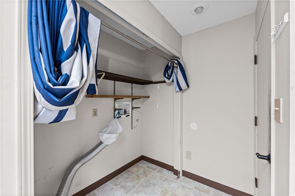 12218 Holmes Lane