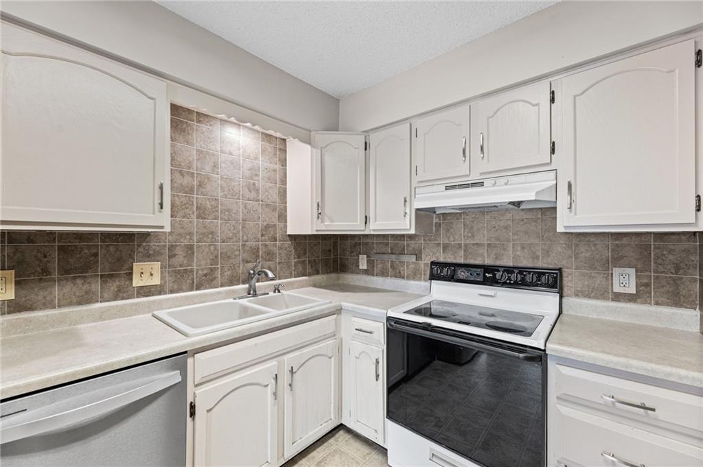 12218 Holmes Lane