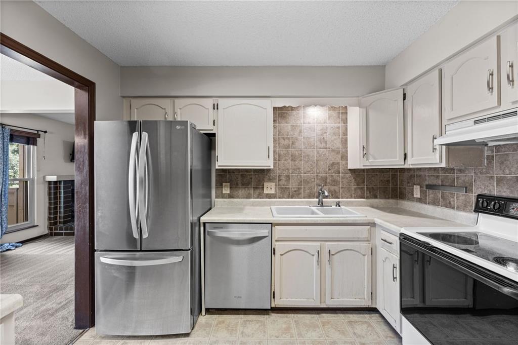 12218 Holmes Lane