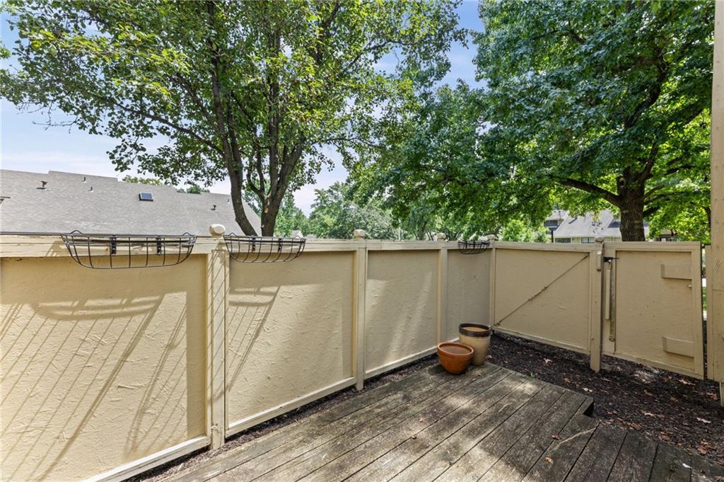 12218 Holmes Lane