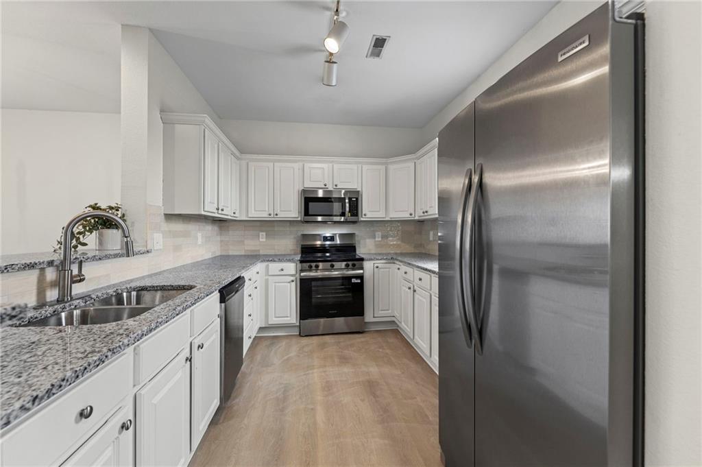 5245 Overland Drive Unit: B25