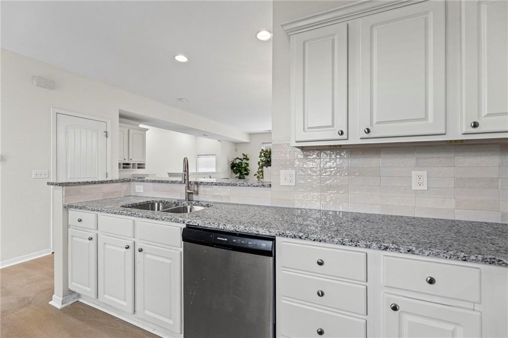 5245 Overland Drive Unit: B25