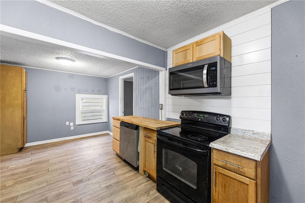 1143 E 65th Street