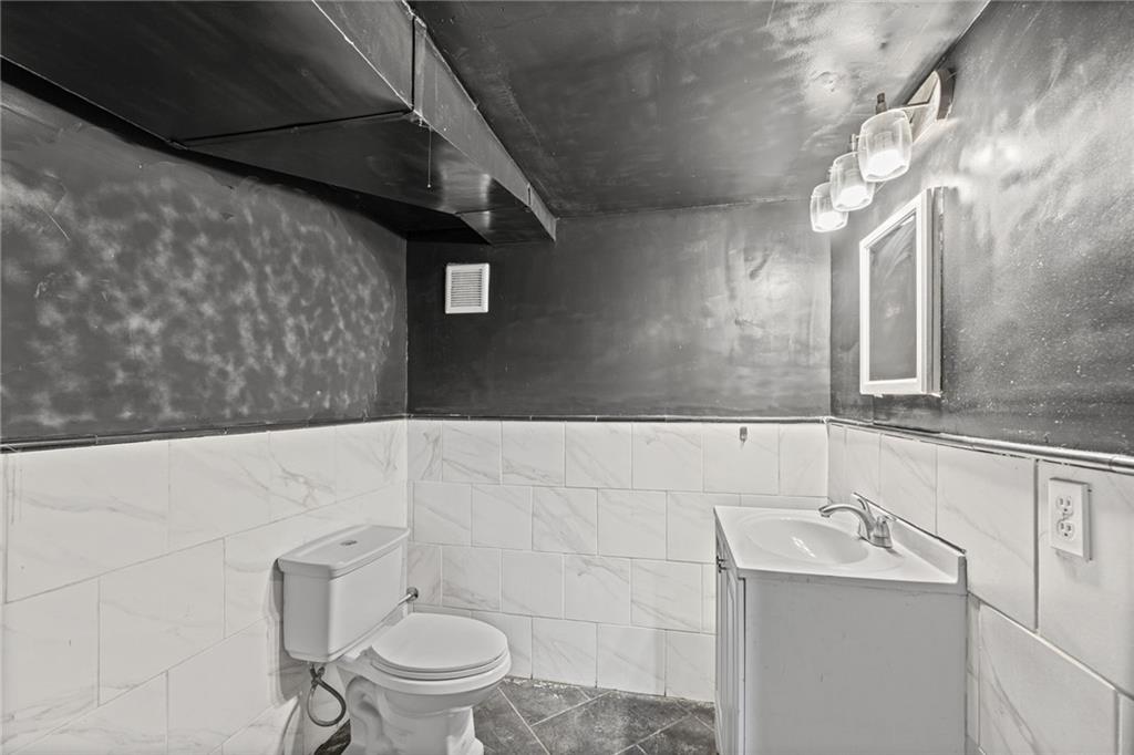 1143 E 65th Street