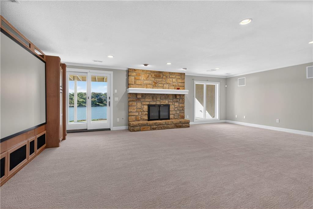 118 NE Edgewater Drive