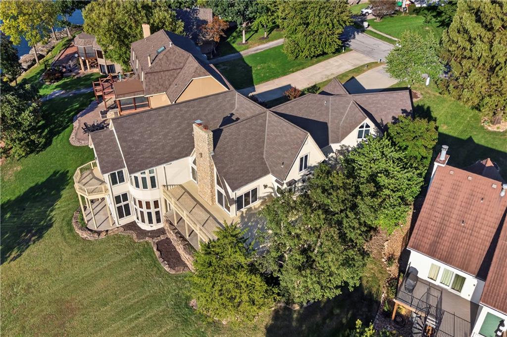 118 NE Edgewater Drive