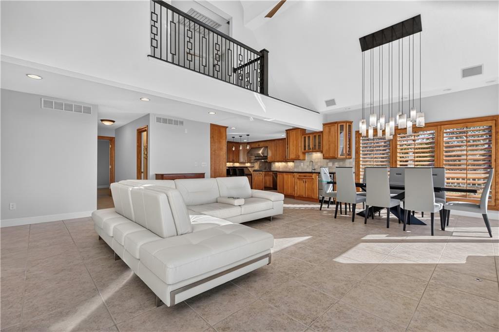 118 NE Edgewater Drive