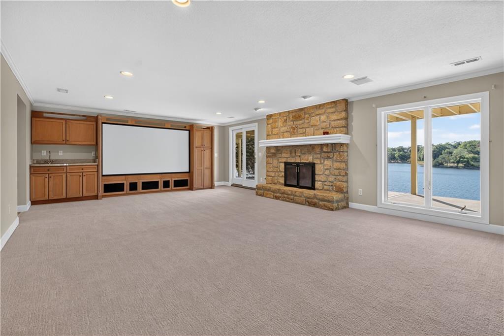 118 NE Edgewater Drive