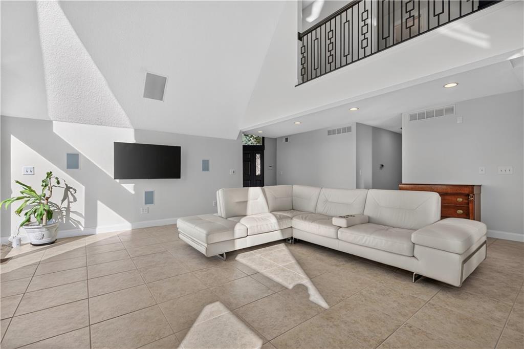 118 NE Edgewater Drive