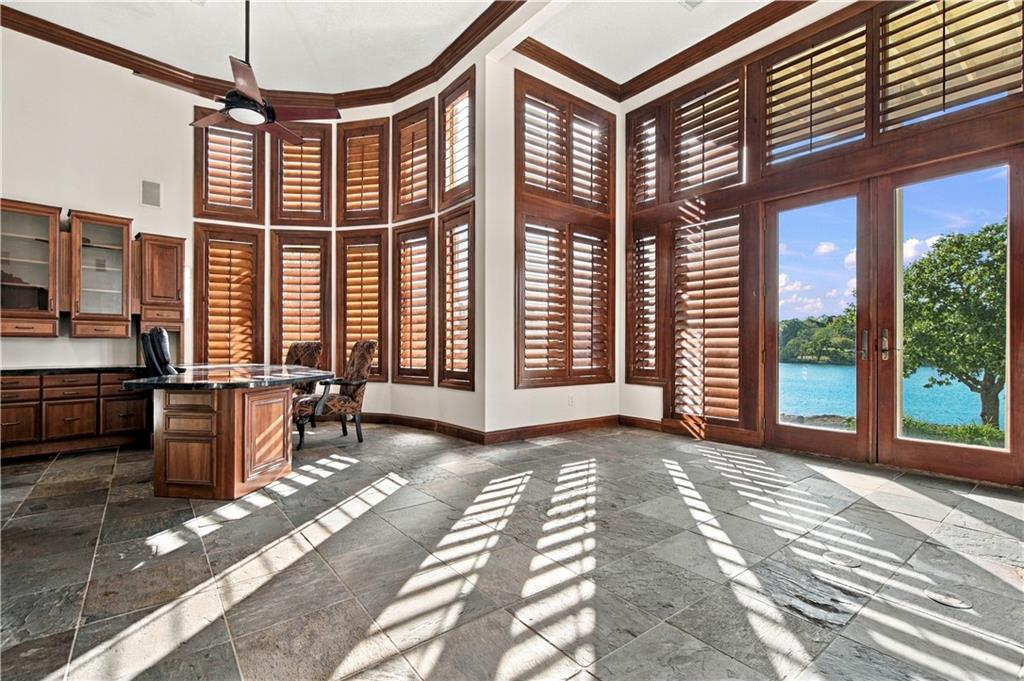 118 NE Edgewater Drive