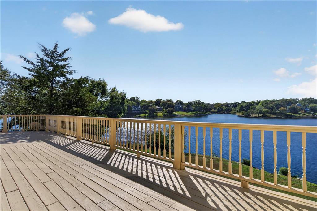 118 NE Edgewater Drive